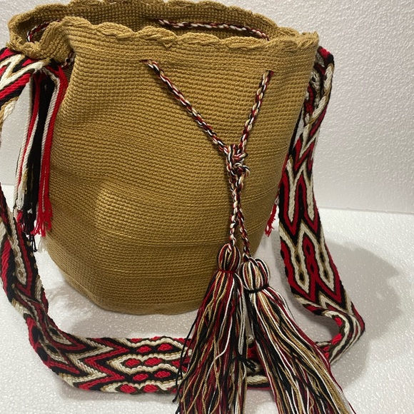 Authentic Wayuu mochila - Picture 2 of 3